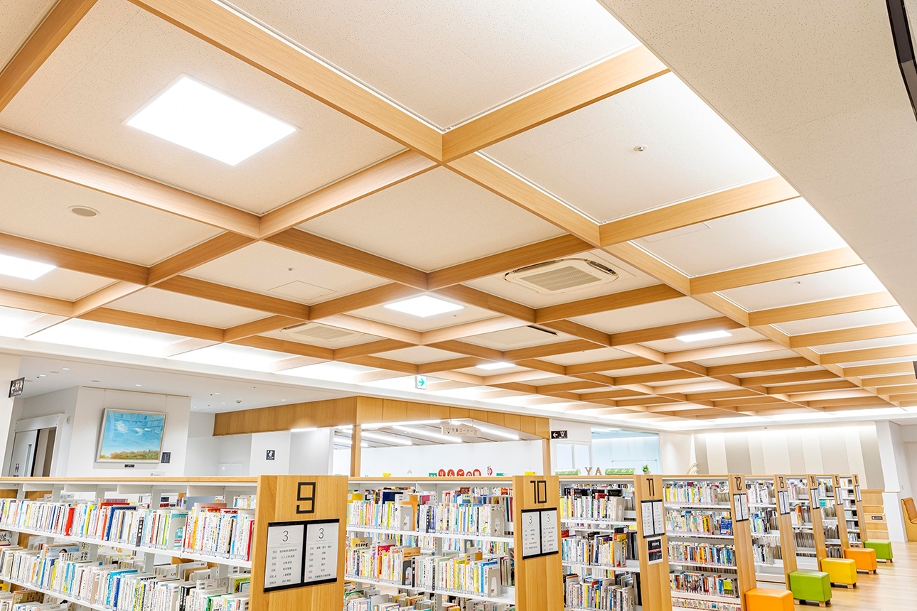 大田区立池上図書館の天井